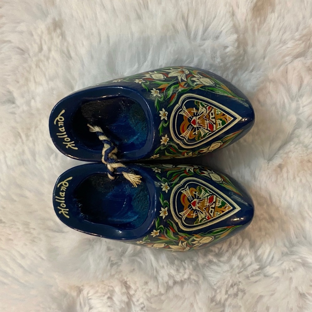 Vintage Holland Handpainted Miniature Wood Clogs - Picture 3 of 5